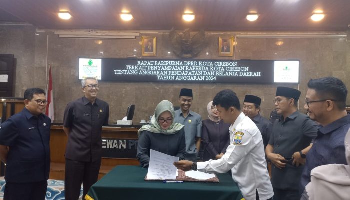 Rapat Paripurna, DPRD Kota Cirebon Terima Nota Keuangan Raperda APBD 2024