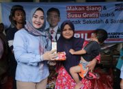 Peduli Gizi Masyarakat, TKD Prabowo-Gibran Kota Cirebon Bagikan Paket Nutrisi