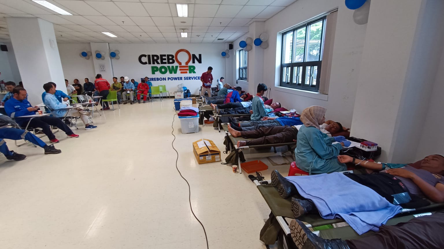 Suasana donor darah Cirebon Power untuk penuhi stok kantung darah PMI Kabupaten Cirebon.