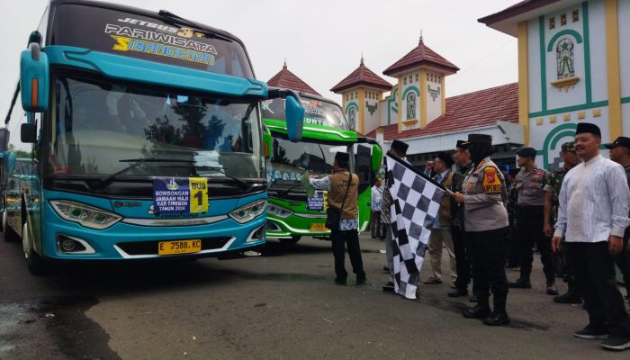 Jemaah Haji Kloter 22 KJT Cirebon Mulai Diberangkatkan ke Tanah Suci