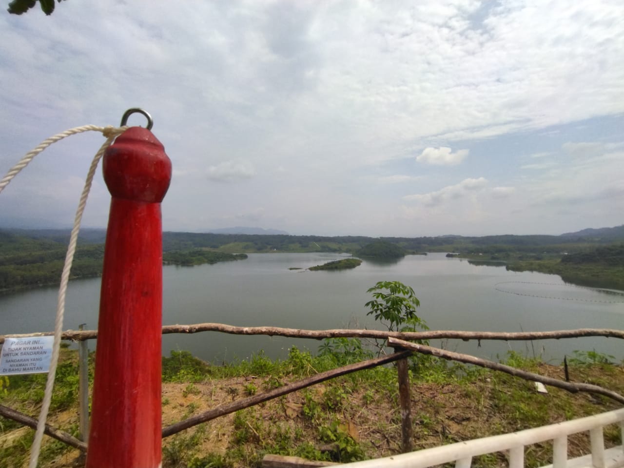 Pemandangan dari wisata alam pasir cabe, Desa Randusari , Kec Cibereum, Kab Kuningan.