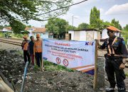 KAI Daop 3 Cirebon Imbau Masyarakat Tak Buang Sampah di Sepanjang Jalur Kereta