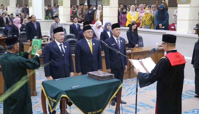 Pengucapan Sumpah Janji Pimpinan DPRD Berlangsung Khidmat