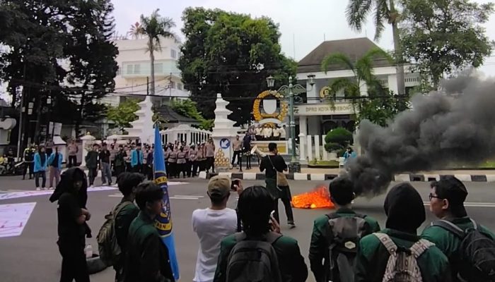 Aliansi Mahasiswa Kota Cirebon Tolak Kenaikan PPN 12 Persen