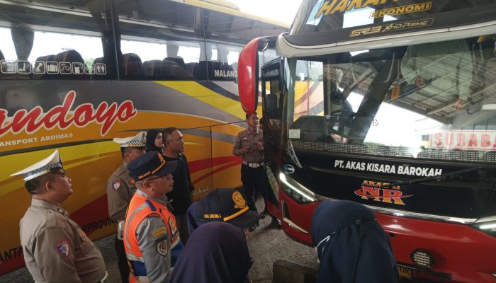 Pastikan Libur Nataru Aman, Bus di Terminal Harjamukti Dicek Fisik