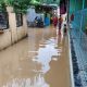 Suasana banjir yang melanda Kota Cirebon.