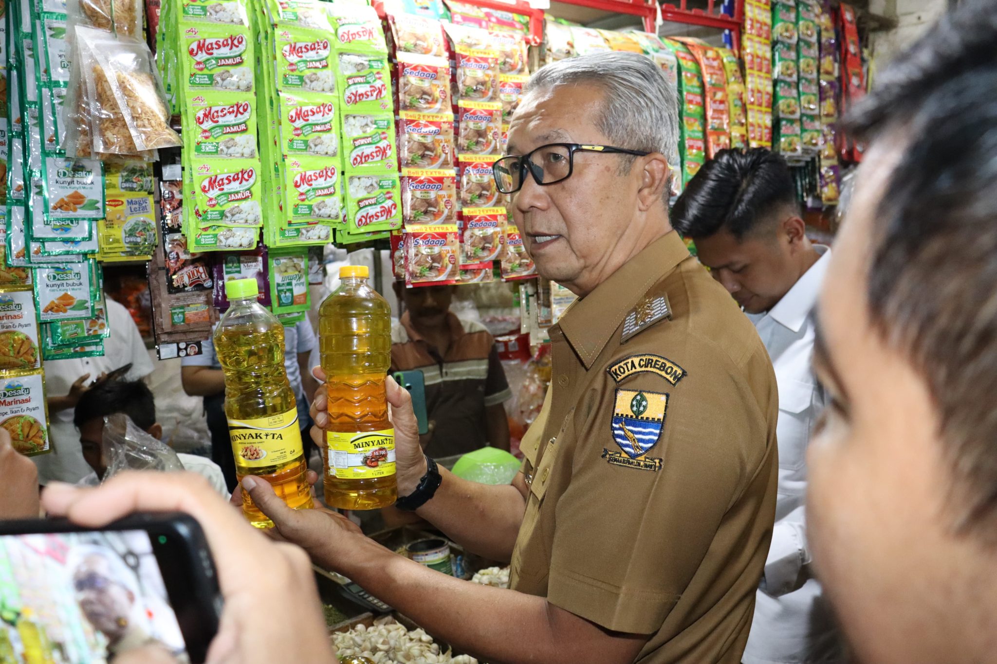 Pemkot Cirebon pastikan bahan pokok aman.