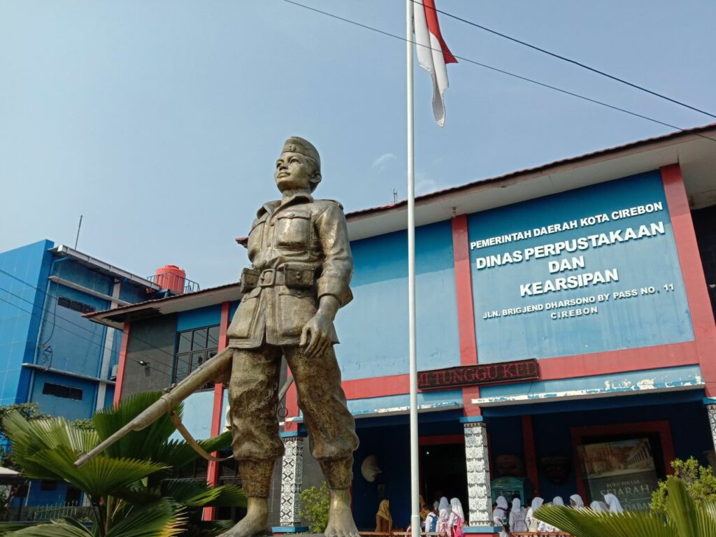 Dispusip Kota Cirebon, Perpustakaan 400.