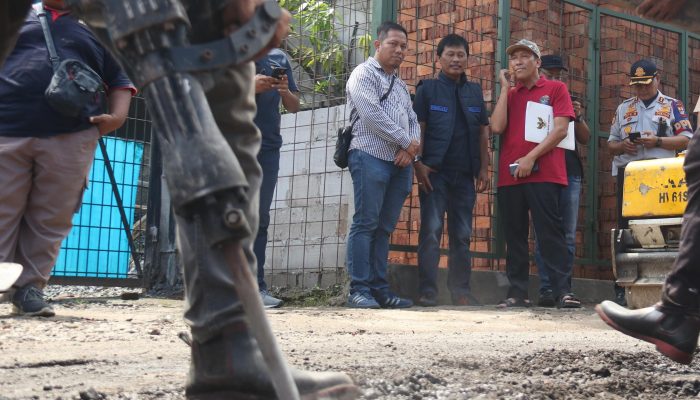 Walikota Cirebon Tinjau Pengaspalan Jalan Ciremai Raya, Pastikan Kualitas Perbaikan