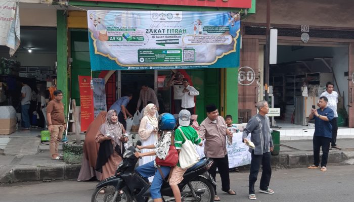 Masjid Lautze 3 Cirebon Bagikan 350 Paket Takjil di Bulan Ramadhan