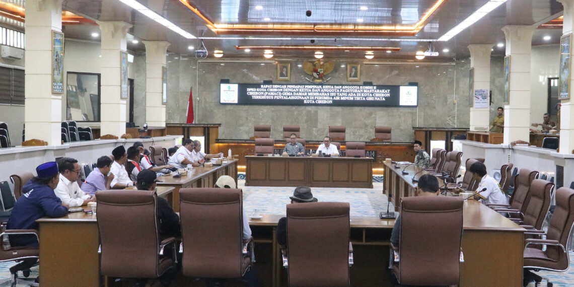 Komisi II DPRD Kota Cirebon mendesak kepada Pemerintah Daerah Kota Cirebon untuk memperbaiki tata kelola keuangan lima Badan Usaha Milik Daerah (BUMD), khususnya Perumda Air Minum Tirta Giri Nata.