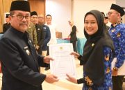 Pemkab Cirebon Serahkan SK CPNS dan Teken Komitmen Manajemen Talenta