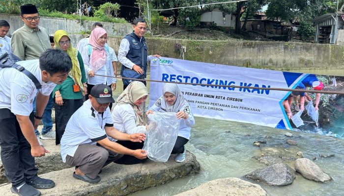 Pemkot Cirebon Tebar 85 Ribu Benih Ikan di Benda Kerep