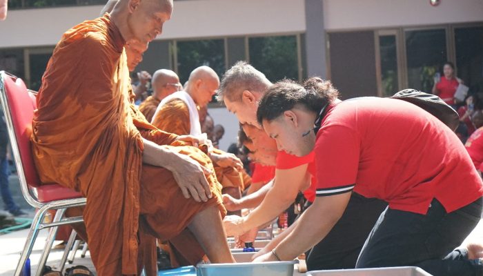 Puluhan Bhante Tudong Tiba di Kota Cirebon, Apa Saja Agendanya?