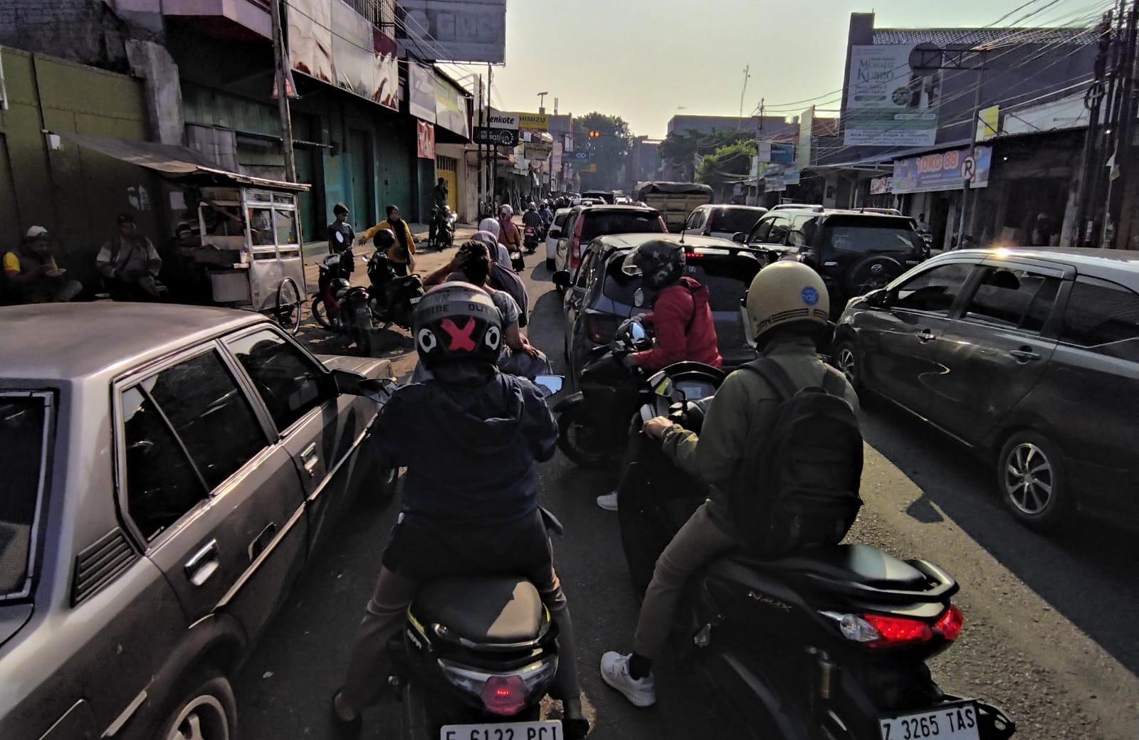 Ilustras pengendara di Kota Cirebon.