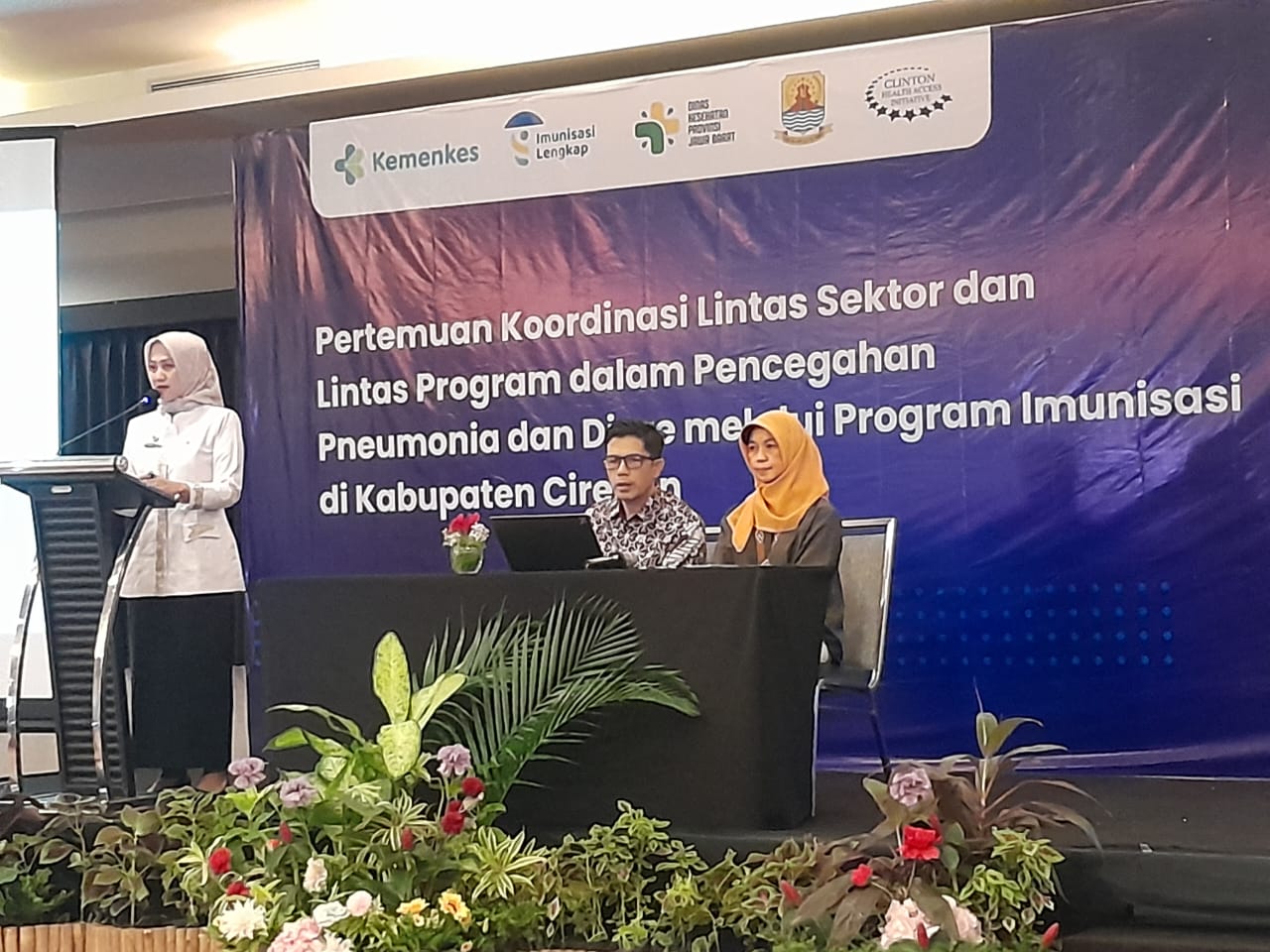 Dinas Kesehatan (Dinkes) Kabupaten Cirebon mendorong penguatan kolaborasi lintas sektor dalam upaya pencegahan pneumonia dan diare melalui program imunisasi.
