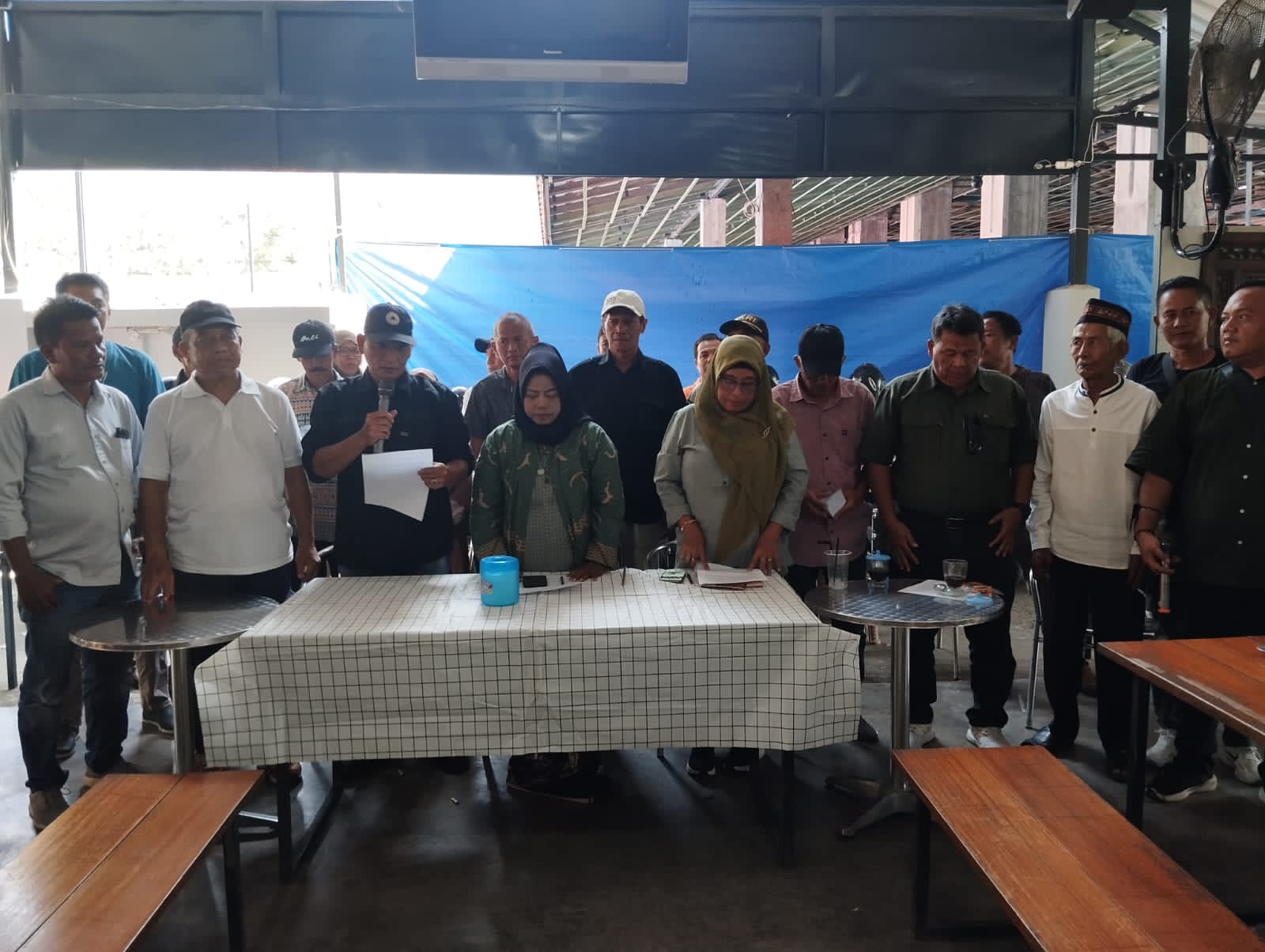 Ketua RW pasang badan membela walikota Cirebon