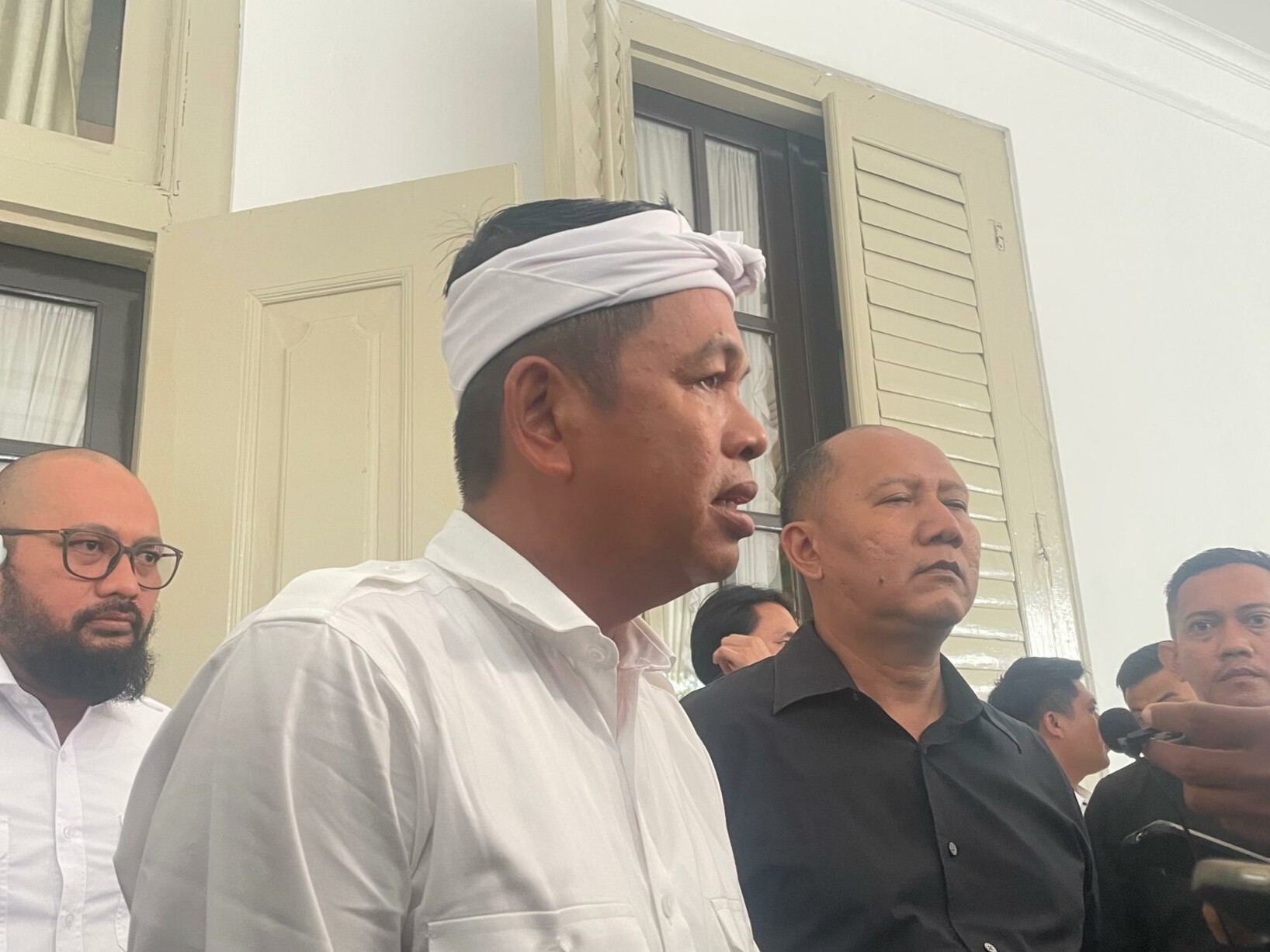 KDM sebut bukan cuma pelajar yang akan masuk barak militer