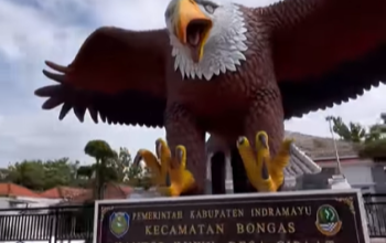 Patung Rajawali Indramayu