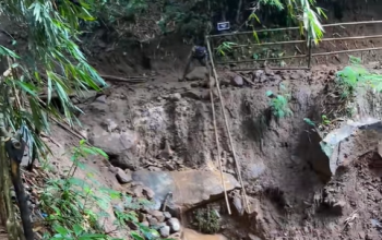 Lembah Cilengkrang terkena longsor