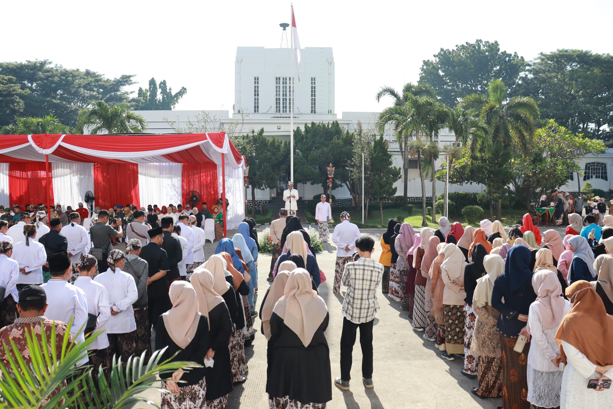 Apel peringatan Hardiknas.