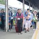 Ilustrasi penumpang di stasiun. Stasiun pertama di Indonesia.