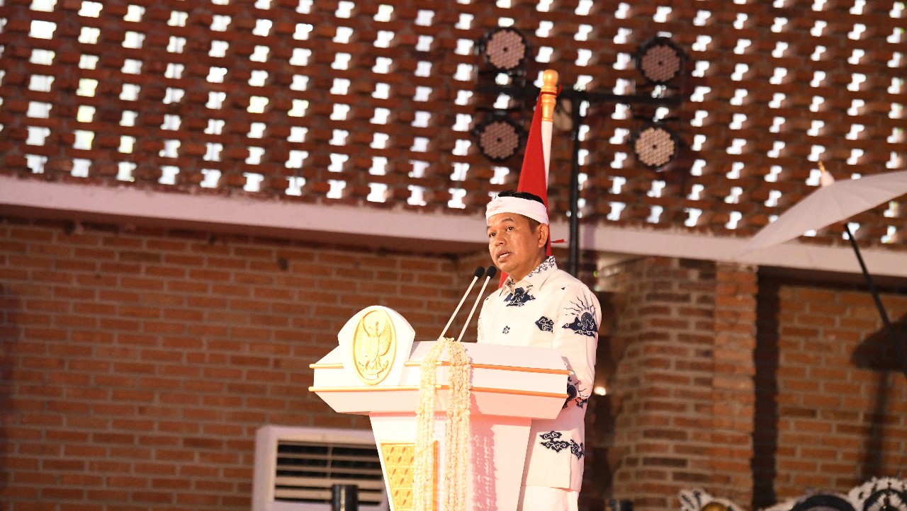 Gubernur Jawa Barat Dedi Mulyadi memberikan sambutan pada Musyawarah Perencanaan Pembangunan (Musrenbang) Pemerintah Daerah Provinsi Jawa Barat dalam rangka Penyusunan RPJMD Tahun 2025-2029 dan RKPD Tahun 2026, di Kantor Gubernur Bale Jaya Dewata (Gedung Kenegaraan Cirebon), Kota Cirebon, Rabu (7/5/2025). Foto : Angga Yogaswara - Biro Adpim Jabar