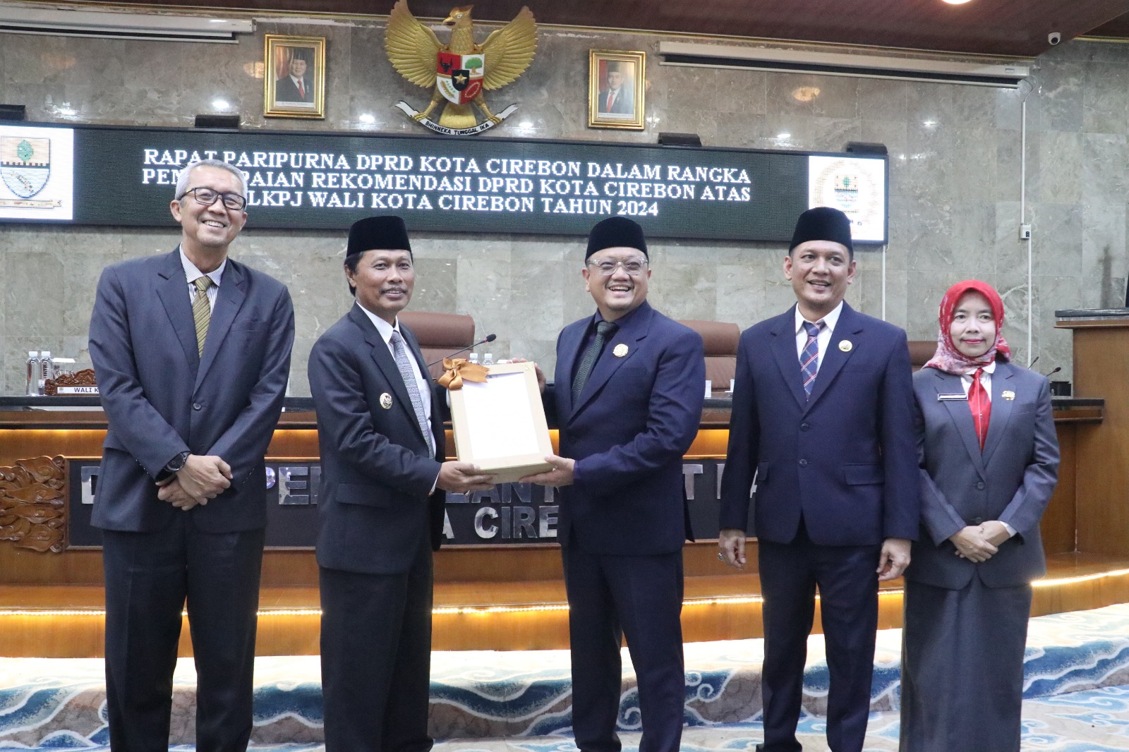 DPRD serahkan rekomenasi LKPj Walikota Cirebon 2024.