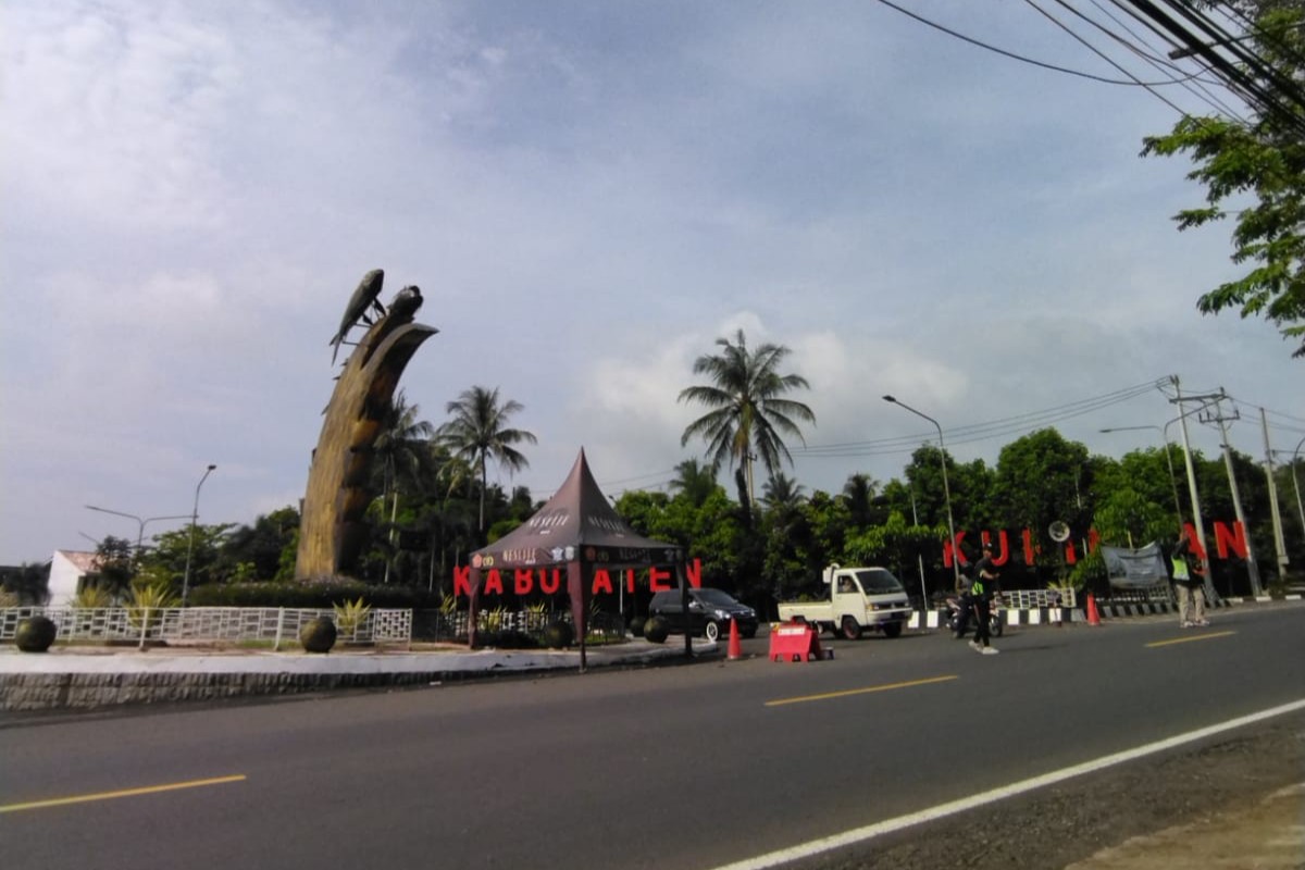 Tugu Ikan, Batas Jalan Lingkar Timur Kuningan dari Arah Cirebon.