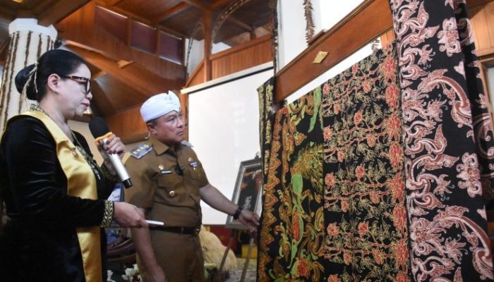 Batik Paseban dan Kamuning Diangkat Jadi Simbol Budaya Kuningan dalam Pameran “Menembus Cakrawala”