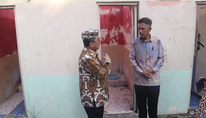 Bupati Cirebon Tinjau Langsung Kerusakan di SDN 2 Kertawinangun, Janji Perbaikan Segera