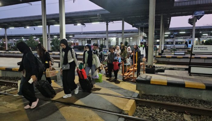 Libur Iduladha, Penumpang Kereta Api Daop 3 Cirebon Meningkat