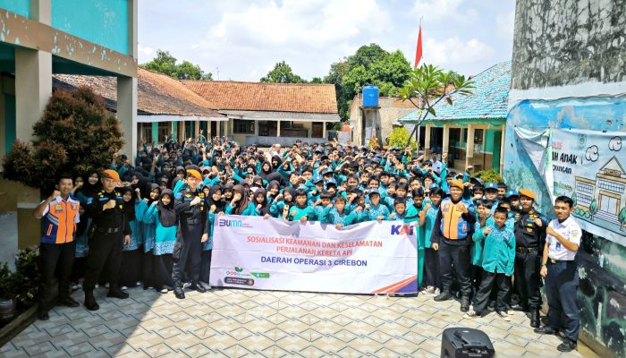 Tingkatkan Keselamatan Perkeretaapian, KAI Daop 3 Cirebon Sosialisasi ke Sekolah