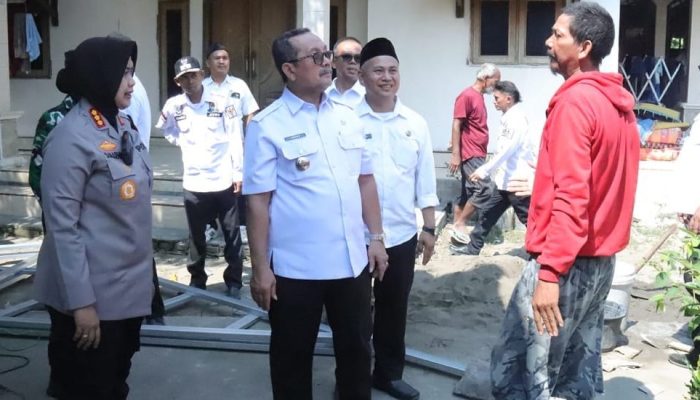 TMMD Dimulai di Desa Sende, TNI dan Pemkab Cirebon Fokus Perbaiki Akses Jalan dan Tanggul
