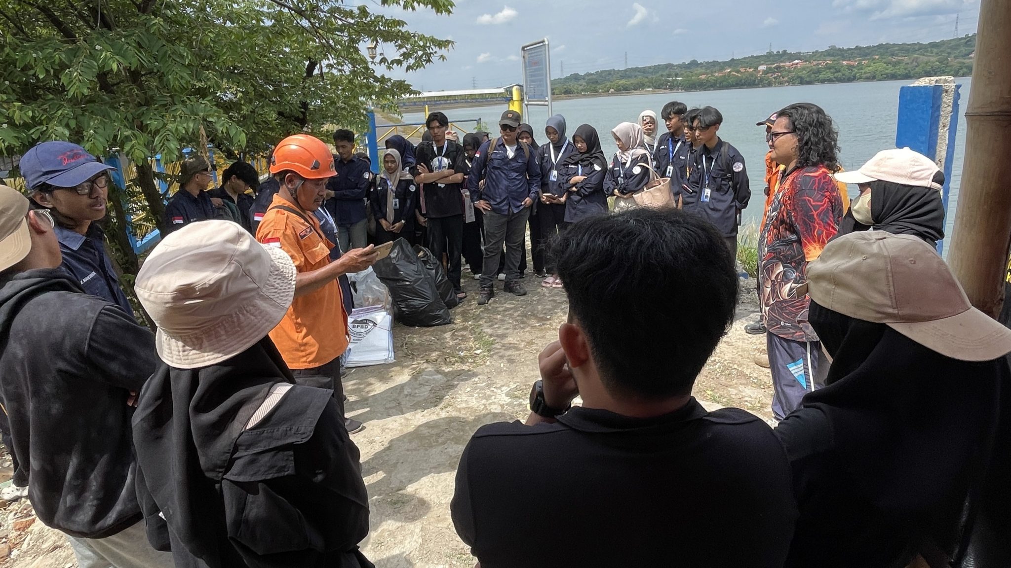 aksi clean up