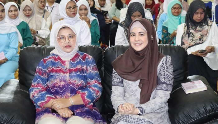 Risty Tagor Hadir di Bedah Buku Cirebon, Dorong Semangat Literasi Masyarakat