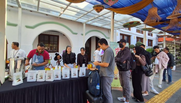 KAI Daop 3 Cirebon Gelar Ngopi Bareng di Stasiun Cirebon