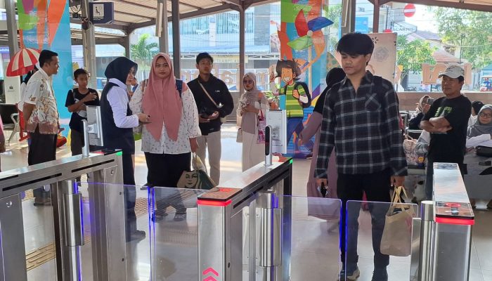 Teknologi Face Recognition Permudah Proses Boarding di Stasiun Cirebonprujakan