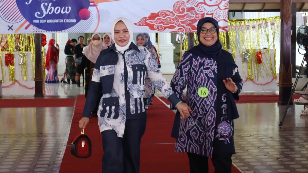 show batik mega mendung