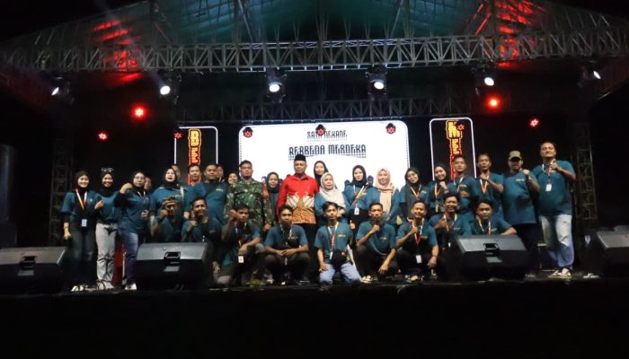 Warga Desa Waruroyom Meriahkan HUT ke-80 RI dengan Panggung Gembira