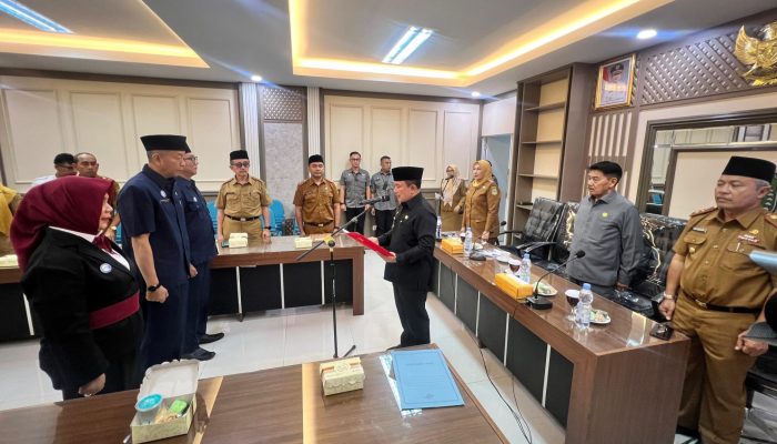 Tiga Dewas LPPL Kuningan Dikukuhkan, Bupati Dorong Profesionalisme dan Transformasi Digital