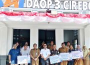 Bakti untuk Negeri, KAI Daop 3 Cirebon Salurkan Bantuan TJSL Senilai Rp 469 Juta