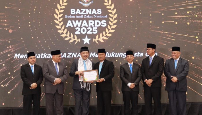 Wali Kota Cirebon Raih BAZNAS Awards 2025 atas Komitmen Dukung Gerakan Zakat