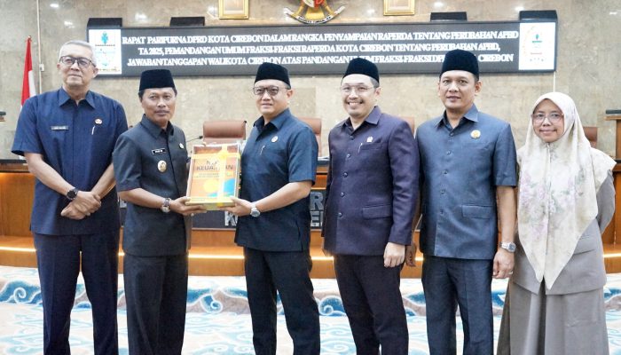 Fraksi-fraksi DPRD Kota Cirebon Sampaikan Pemandangan Umum Atas Raperda Perubahan APBD 2025