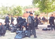 Pasukan Dalmas dan Brimob Siaga di Alun-alun Kejaksan, Antisipasi Pergerakan Massa