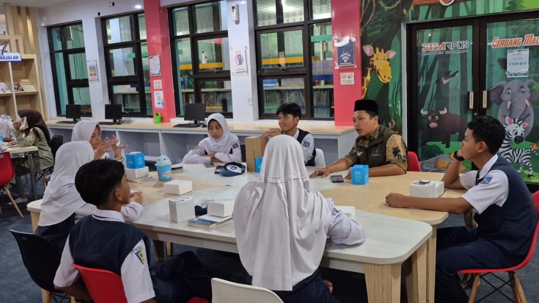 hari kunjung perpustakaan