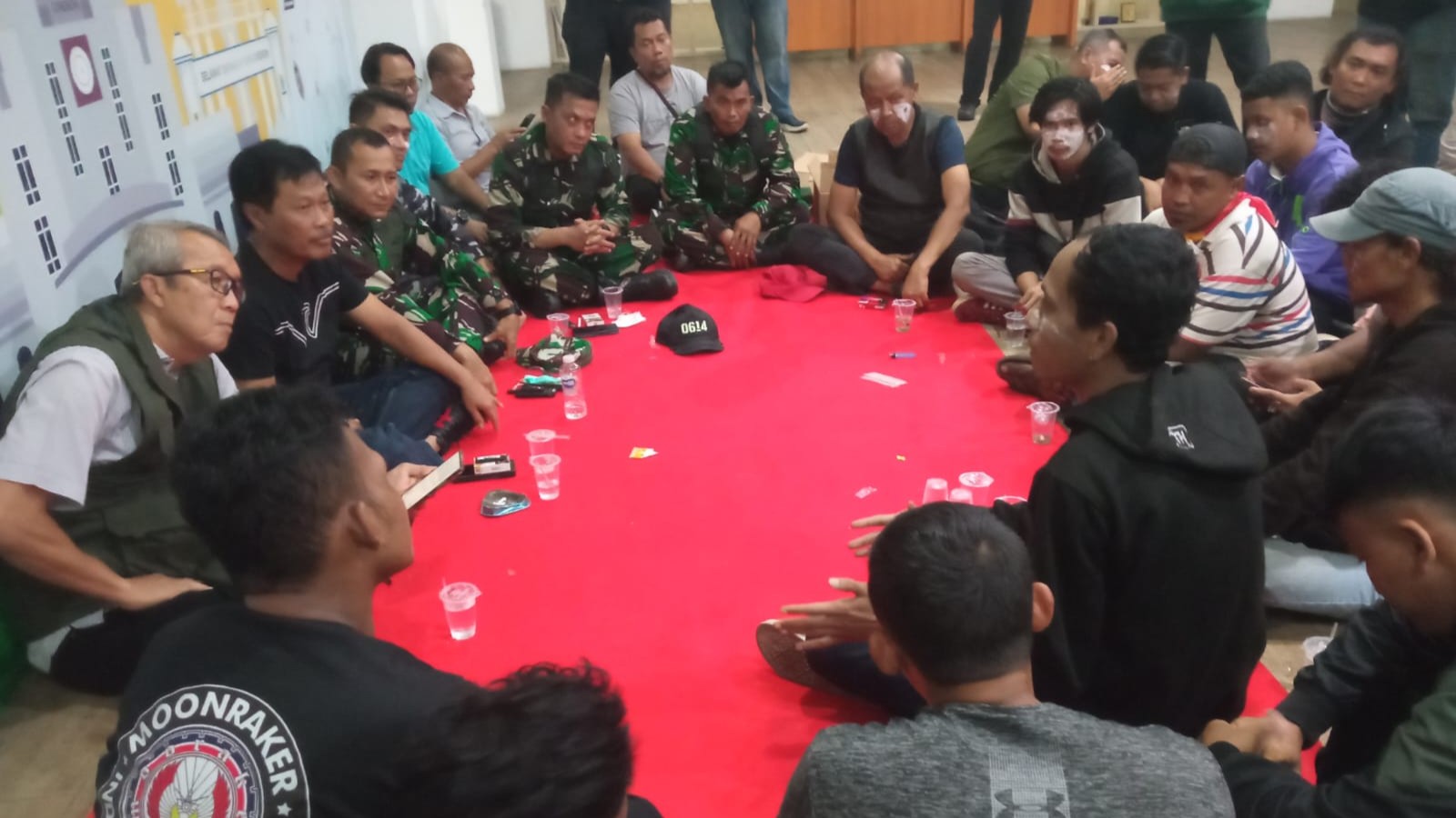 Walikota temui massa aksi