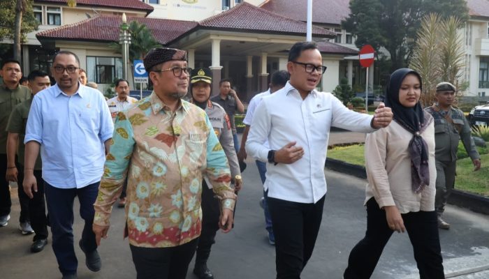 Wamendagri Apresiasi Langkah Cepat Pemkab Cirebon Tangani Dampak Kerusuhan
