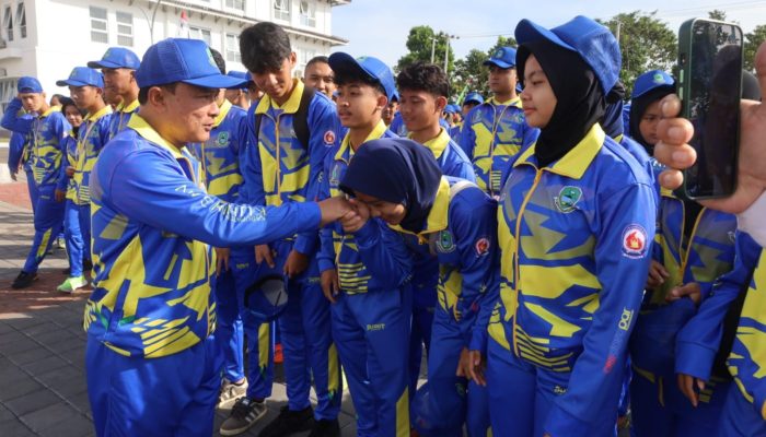 Bupati Kuningan Lepas Kontingen POPDA XIV Jabar 2025, Target Masuk 10 Besar
