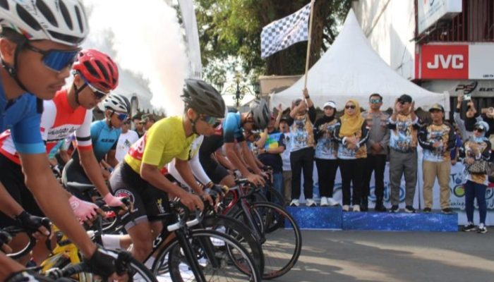 Ribuan Warga Saksikan Meriahnya Tour de Linggarjati ke-8 di Kuningan
